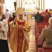 	Kleryk Rafał Kierczuk podczas Triduum Paschalnego w sanktuarium Miłosierdzia Bożego w Świebodzinie.