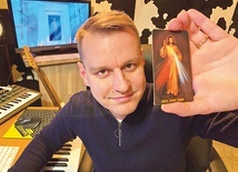 – Tą muzyką chcemy pomagać innym w modlitwie – podkreśla Jacek Hoduń. 