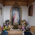 Msza św. przy kaplicy Jezusa Miłosiernego na Klimasce w Beskidzie Małym