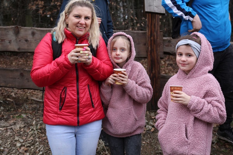 Msza św. przy kaplicy Jezusa Miłosiernego na Klimasce w Beskidzie Małym