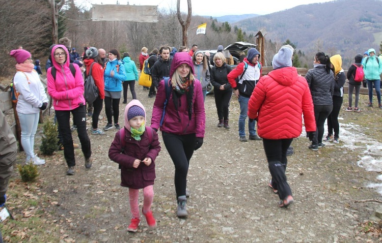 Msza św. przy kaplicy Jezusa Miłosiernego na Klimasce w Beskidzie Małym