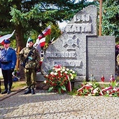 ▲	Na cmentarzu komunalnym w Olsztynie znajduje się Pomnik Katyński, który został odsłonięty w 1996 roku.