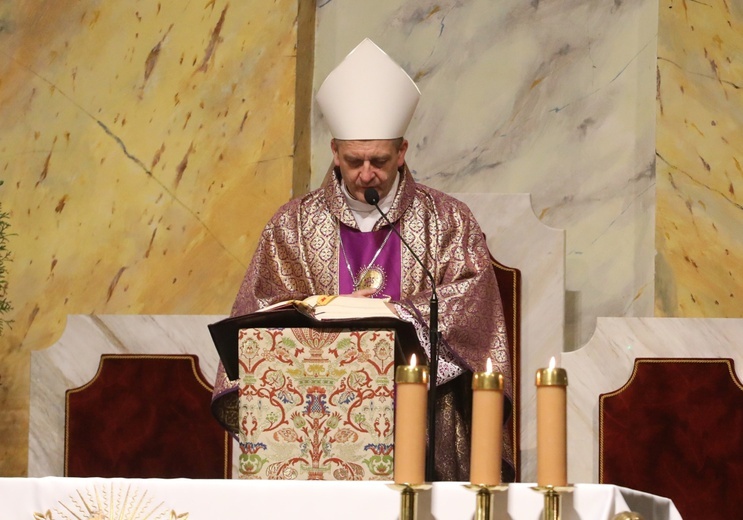 Ostatnie pożegnanie śp. ks. prał. Krzysztofa Ryszki w parafii NSPJ w Bielsku-Białej