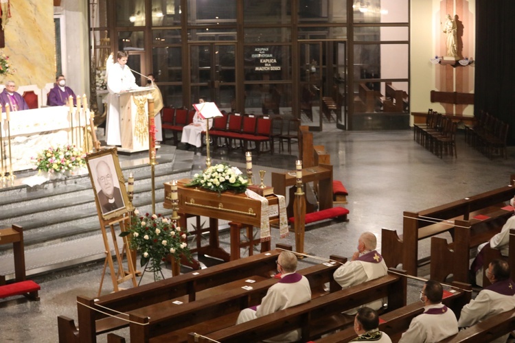 Ostatnie pożegnanie śp. ks. prał. Krzysztofa Ryszki w parafii NSPJ w Bielsku-Białej