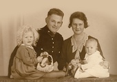 Por. Eilert Dieken z żoną Elisą oraz córkami Gretą i Hannelore.