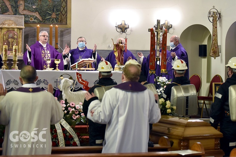 Pogrzeb Kazimierza Regmunta, brata bp. Stefana z diecezji zielonogórsko-gorzowskiej