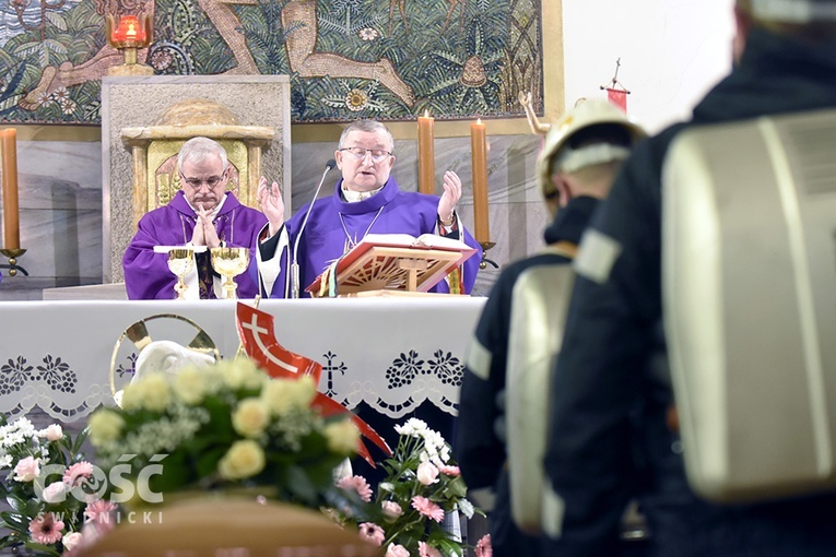 Pogrzeb Kazimierza Regmunta, brata bp. Stefana z diecezji zielonogórsko-gorzowskiej