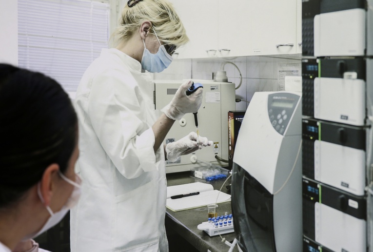 Niedzielski o trzeciej dawce szczepionki: Na razie bym nie przesądzał