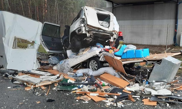 Śląskie. Karambol pięciu samochodów. Nie żyje matka i dziecko