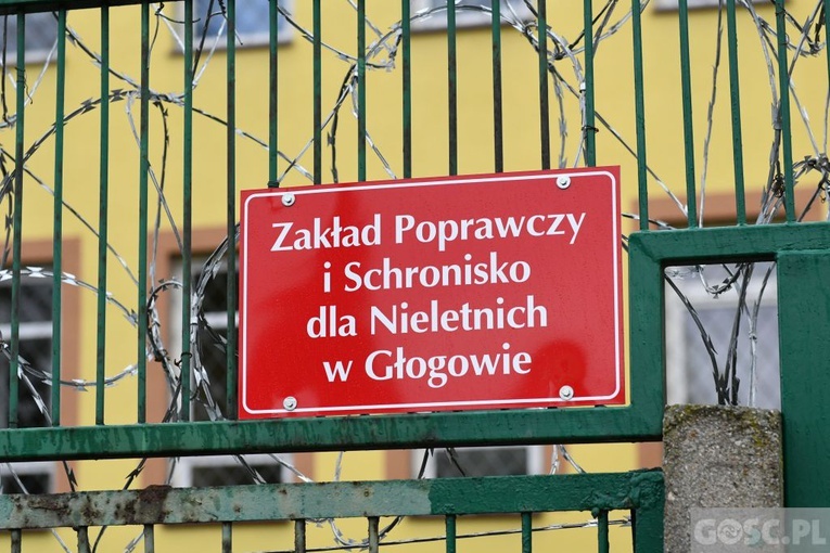 Chrzest i bierzmowanie w Zakładzie Poprawczym i Schronisku dla Nieletnich