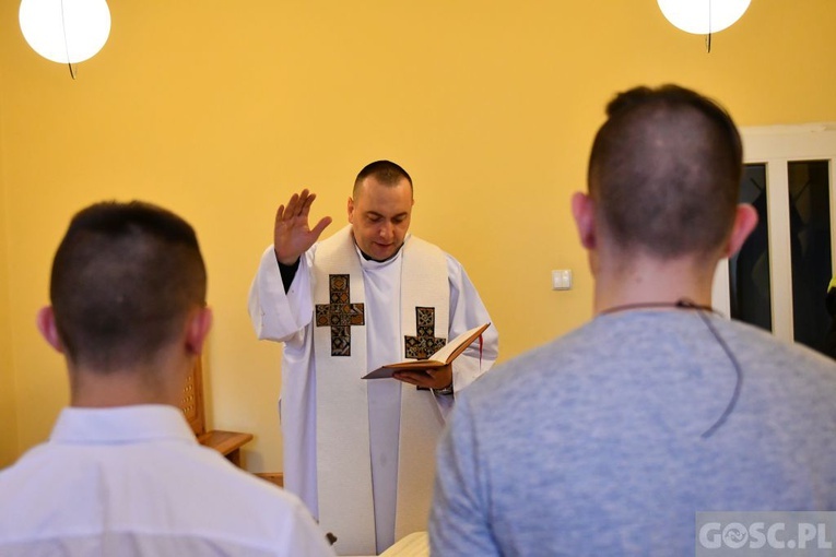 Chrzest i bierzmowanie w Zakładzie Poprawczym i Schronisku dla Nieletnich