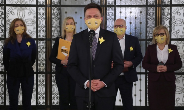 Sondaż: Hołownia i Trzaskowski liderami opozycji w Polsce 
