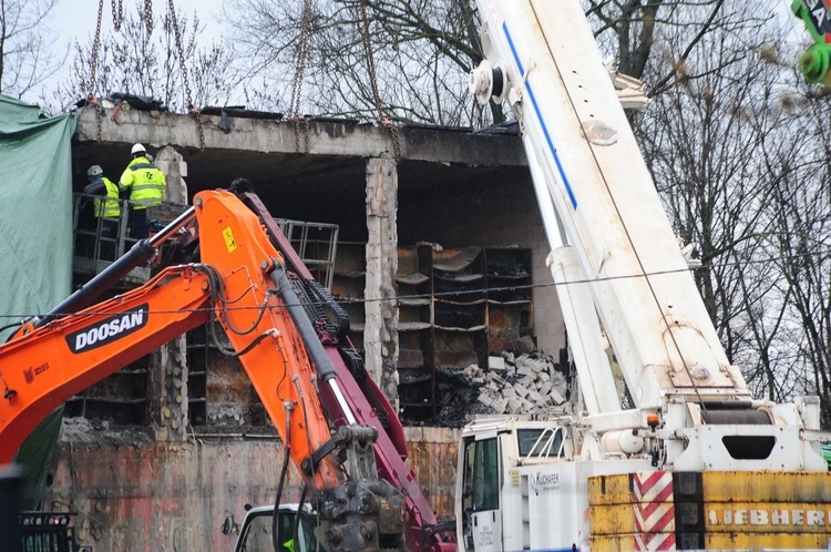 Rozbiórka murów hali spalonego Archiwum Urzędu Miasta Krakowa