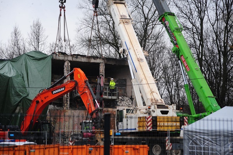 Rozbiórka murów hali spalonego Archiwum Urzędu Miasta Krakowa