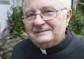 Zmarł ks. Stanisław Kicman. Dziadek, wdowiec, ksiądz. Świadek rzezi Woli