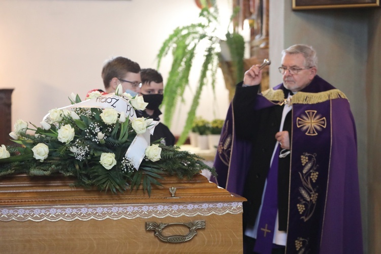 Ostatnie pożegnanie organisty śp. Rudolfa Karety w Jasienicy