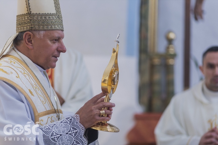 Lutomia Dolna. Intronizacja relikwii św. Jana Pawła II