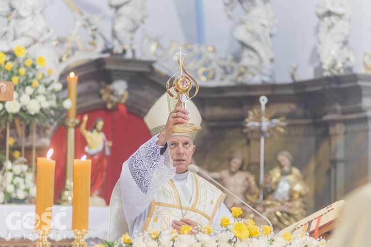 Lutomia Dolna. Intronizacja relikwii św. Jana Pawła II