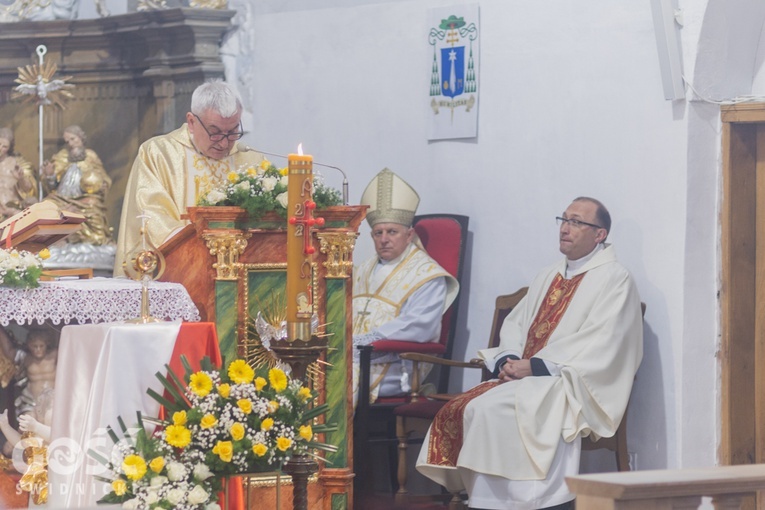 Lutomia Dolna. Intronizacja relikwii św. Jana Pawła II