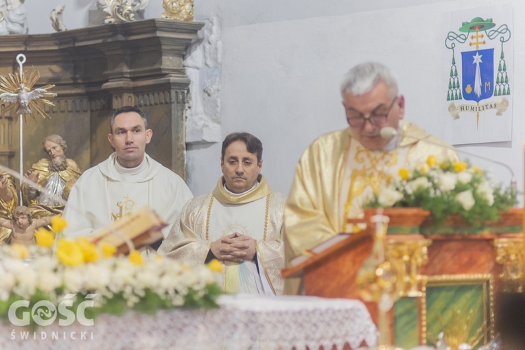 Lutomia Dolna. Intronizacja relikwii św. Jana Pawła II