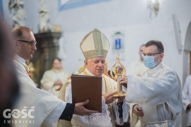 Lutomia Dolna. Intronizacja relikwii św. Jana Pawła II