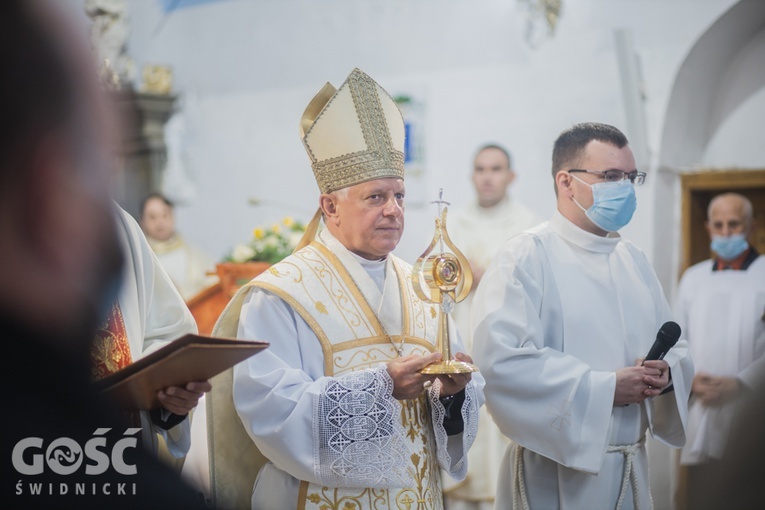 Lutomia Dolna. Intronizacja relikwii św. Jana Pawła II