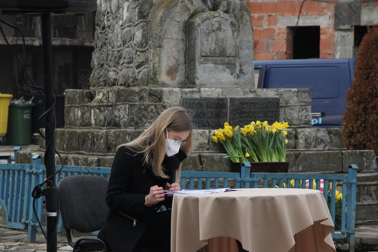 Wśród odczytujących imiona i nazwiska Żydów zamieszkujących przedwojenny Radom była Maria Borysowicz, uczennica VI LO w Radomiu.