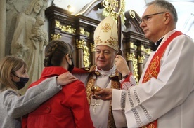 Bierzmowanie w Limanowej. Znajdźcie w Kościele swój dom. Uczyńcie go świeżym, nowym, bez kamieni