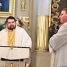 W dialogu o Biblii (od lewej): ks. Wojciech Lach i ks. Marcin Stopka.