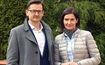 	Lidia Witkowska i Waldemar Fijołek zachęcają  do zapoznania się z ofertą.