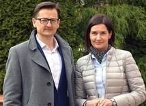 	Lidia Witkowska i Waldemar Fijołek zachęcają  do zapoznania się z ofertą.