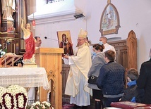 Metropolita lubelski z ikoną MB Pawłowskiej.