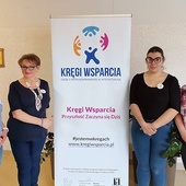Na zdjęciu (od lewej): psycholog Joanna Zarzycka,  Anna Dziąsko, przewodnicząca bytomskiego koła PSONI, Paulina Grzejdziak, wychowanka OREW i uczestniczka projektu, oraz Jolanta Misiek, koordynatorka  projektu Kręgu Wsparcia.