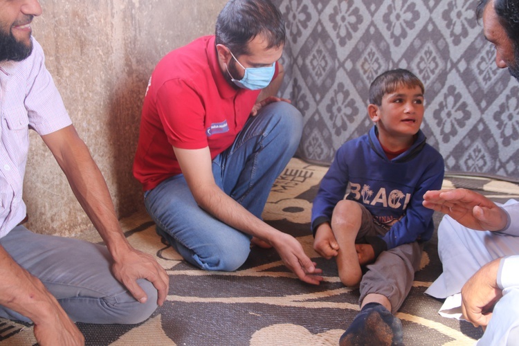 Małe kaleki są ofiarami trwającej od 10 lat wojny w Syrii