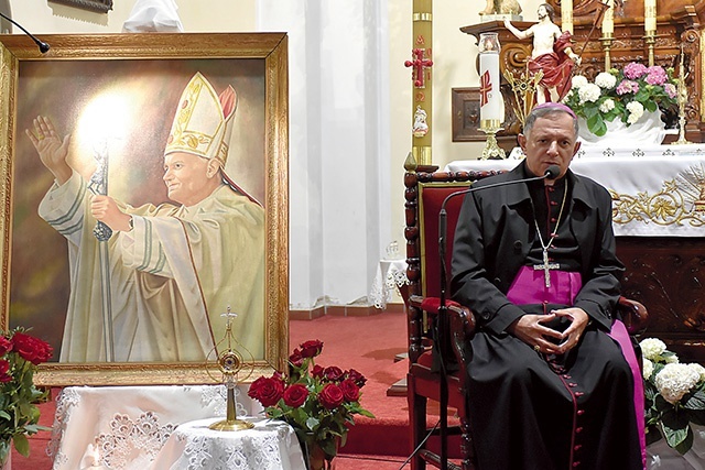 Abp. M. Mokrzycki na spotkaniu z mieszkańcami Wir.