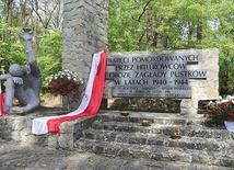 W 1964 roku w miejscu kaźni postawiono pomnik upamiętniający pomordowanych.