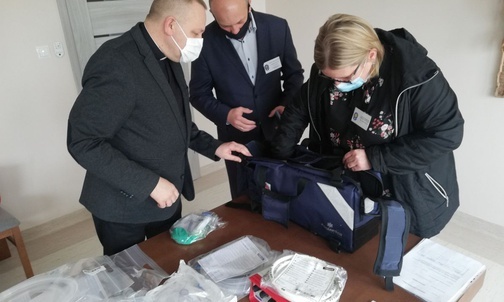Najmłodsi pacjenci z Bielska-Białej dostali respirator od Caritas
