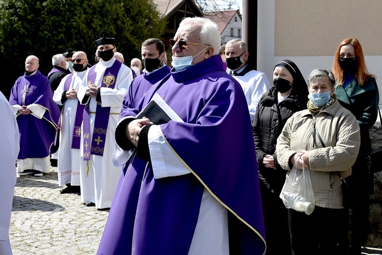 Pogrzeb ks. Stanisława Pluty, wieloletniego proboszcza parafii w Wirach