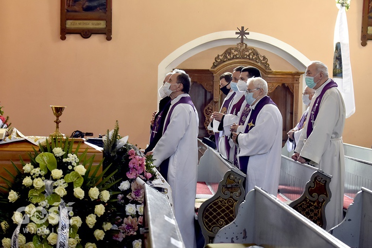 Pogrzeb ks. Stanisława Pluty, wieloletniego proboszcza parafii w Wirach
