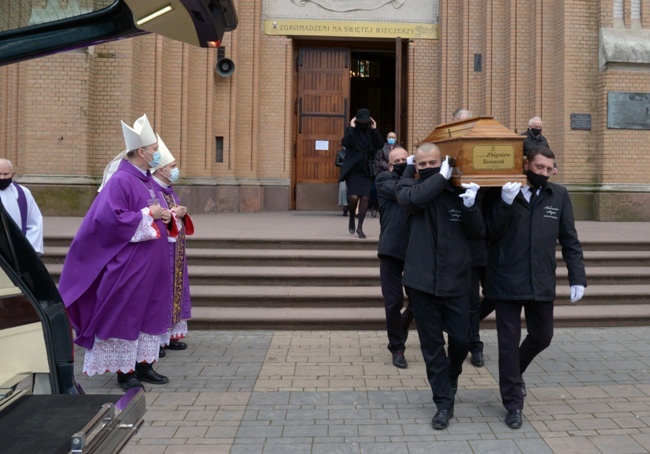 Uroczystości pogrzebowe ks. Zbigniewa Towarka