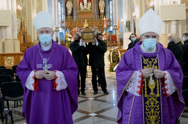 Uroczystości pogrzebowe ks. Zbigniewa Towarka