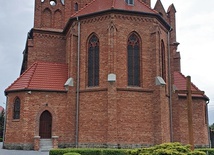 Kościół zbudowano z cegły ceramicznej w 1869 roku.