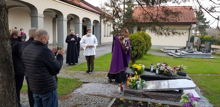 Pogrzebień. Nagrobek już jest, prochy misjonarza będą sprowadzone z Peru w przyszłości