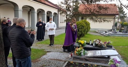 Pogrzebień. Nagrobek już jest, prochy misjonarza będą sprowadzone z Peru w przyszłości