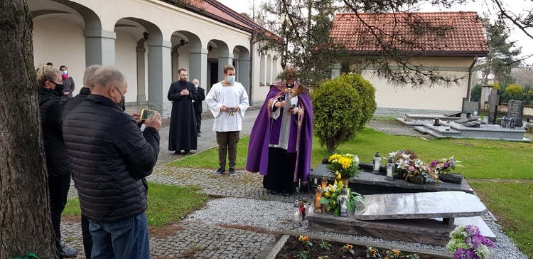 Pogrzebień. Poświęcenie symbolicznego nagrobka ks. Jana Pytlika