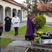 Pogrzebień. Poświęcenie symbolicznego nagrobka ks. Jana Pytlika