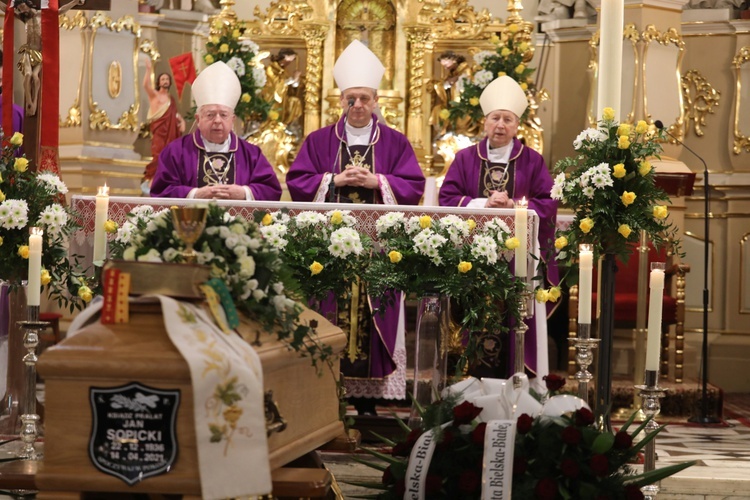 Pogrzeb śp. ks. prał. Jana Sopickiego w Białej