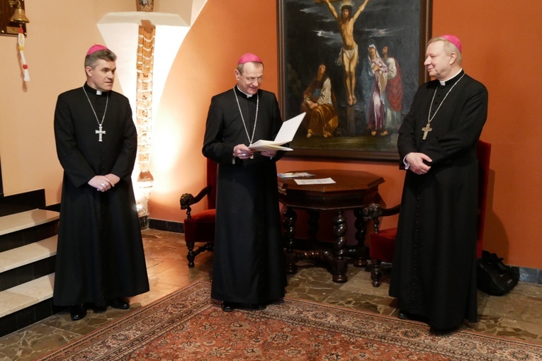 Dekrety dla nowych pracowników kurii