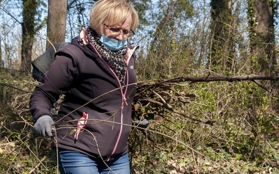 Porządki na cmentarzu w Kowańczu