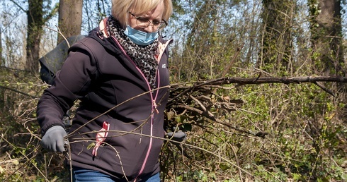 Porządki na cmentarzu w Kowańczu